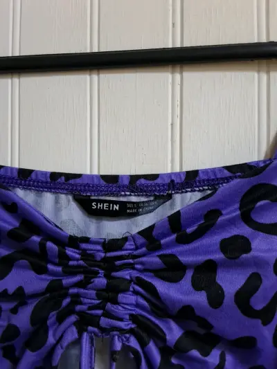 Vestido corto morado con estampado animal print - miniatura 3