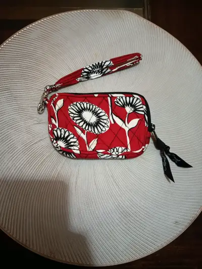 Monedero Rojo con Flores Blancas y Negras - miniatura 1