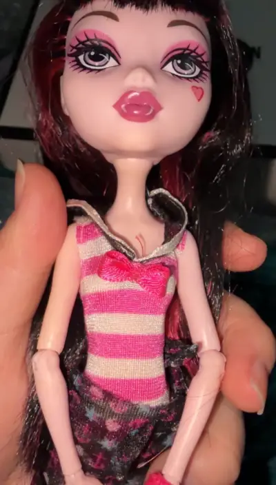 Draculaura Skull shores monster high - miniatura 2
