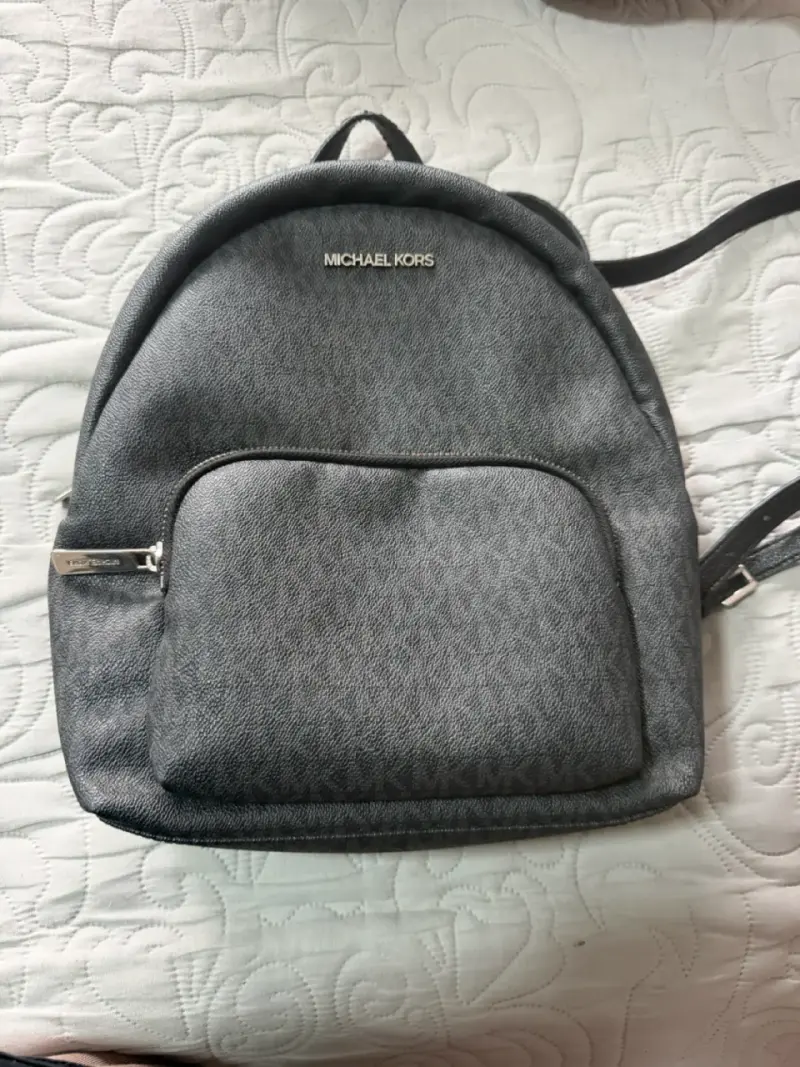 Mochila Michael Kors negra - 1