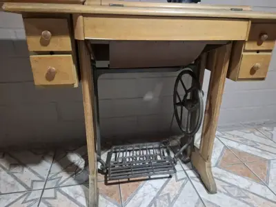 Máquina de Coser Antigua Alpex con Mueble - miniatura 4