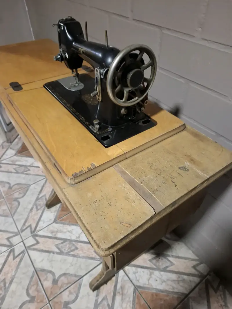 Máquina de Coser Antigua Alpex con Mueble - 5
