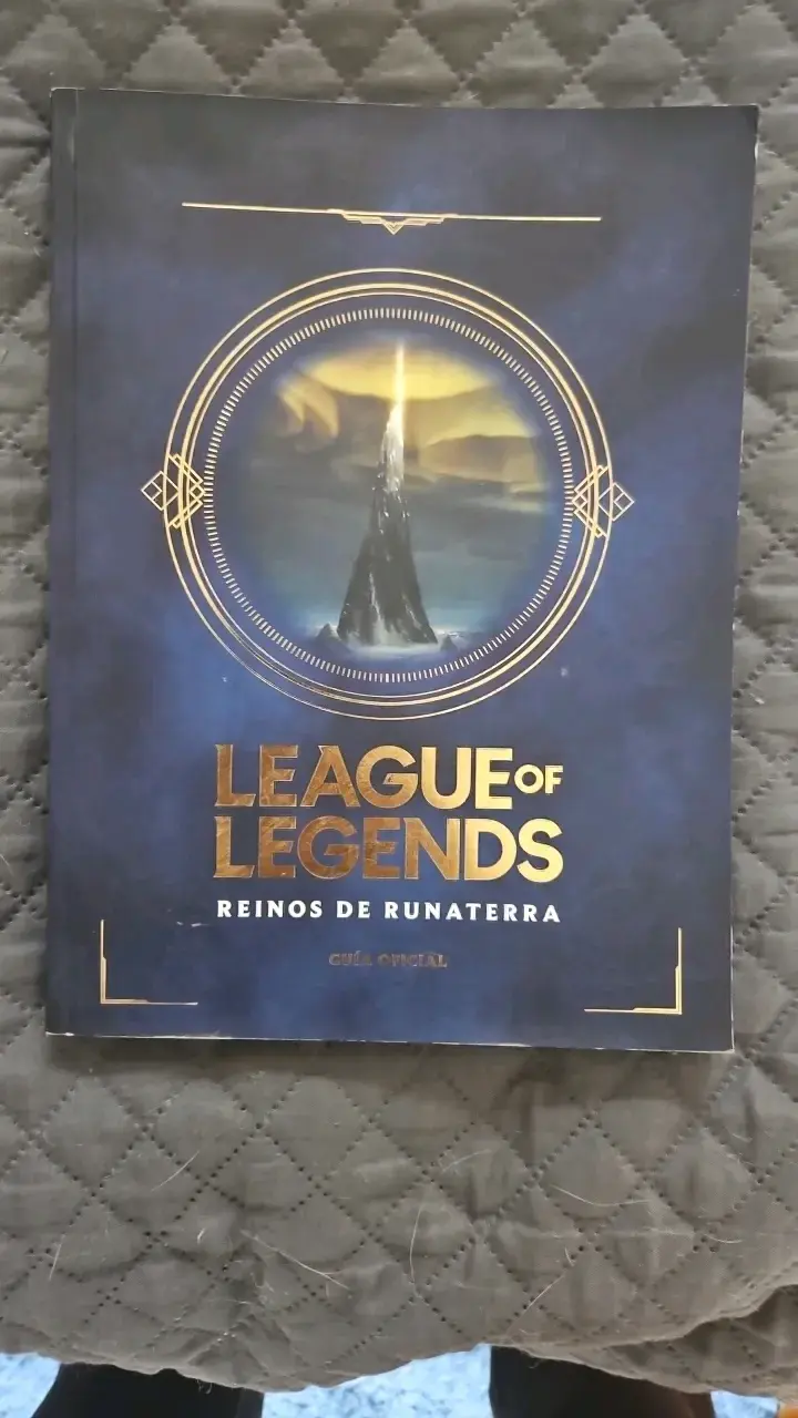 Libro League of Legends Reinos de Runaterra