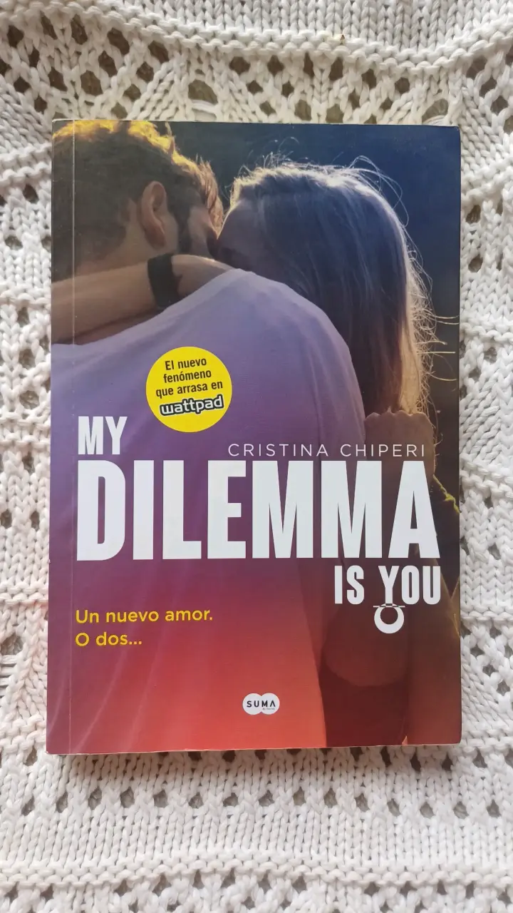 Libro 'My Dilemma Is You' de Cristina Chiperi