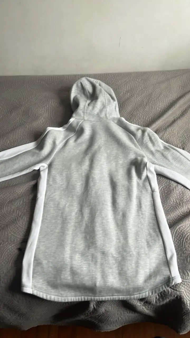 Polerón con capucha gris claro Puma - 2