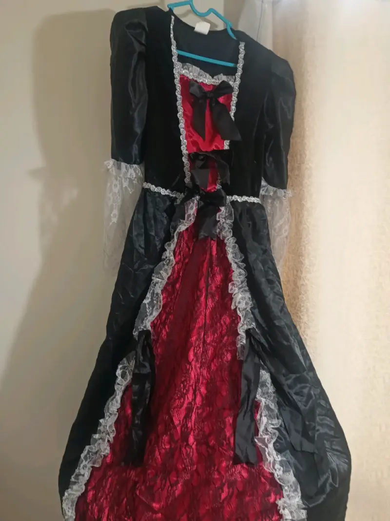 Disfraz de época negro y rojo con encaje - 1