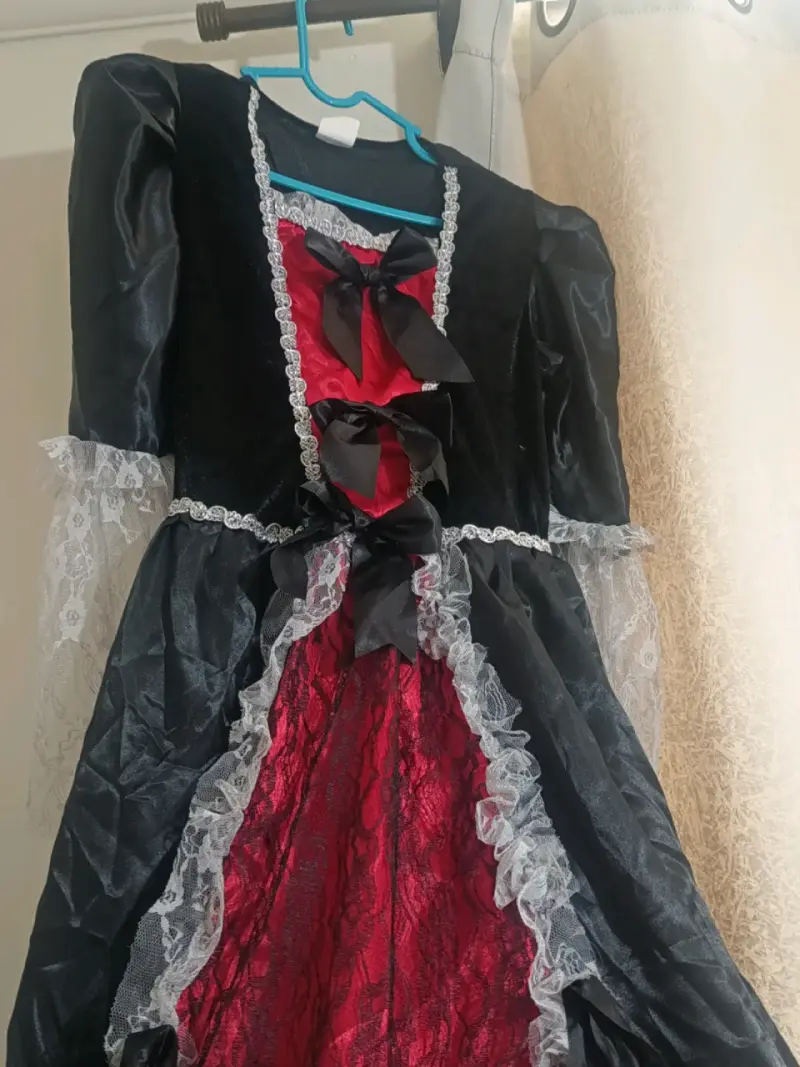 Disfraz de época negro y rojo con encaje - 4
