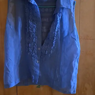 Blusa sin mangas azul con volantes - miniatura 1