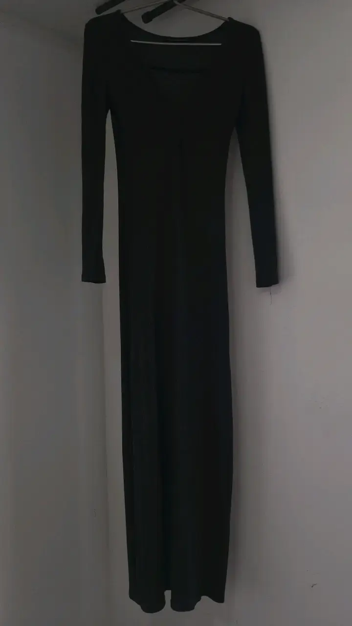 Vestido largo gris de manga larga