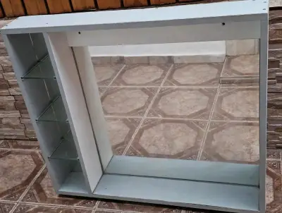 Espejo con estantes de vidrio para baño - miniatura 1