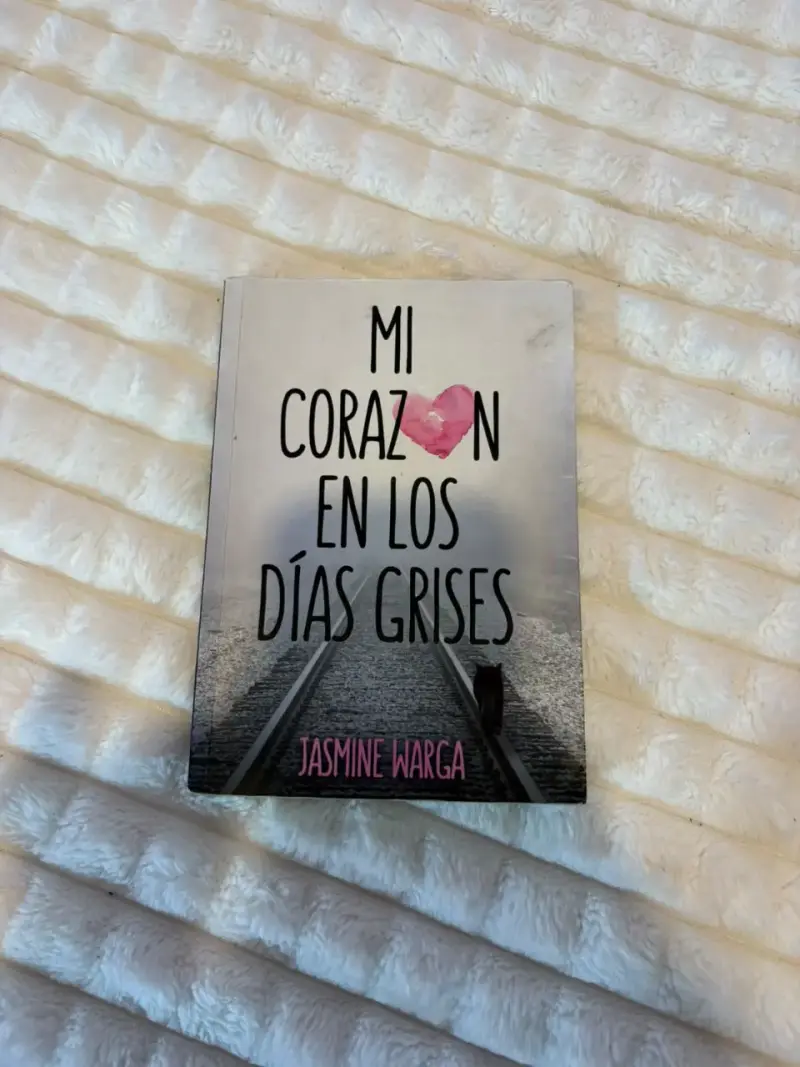 Libro 'Mi Corazón en los Días Grises' de Jasmine Warga