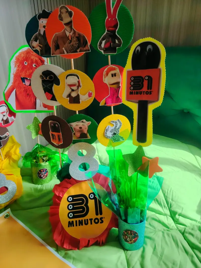 Decoración de fiesta temática 31 Minutos - 6