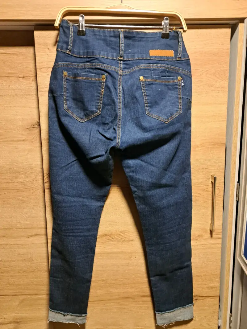 Jeans de Mujer Azul con Detalles Desgastados - 3