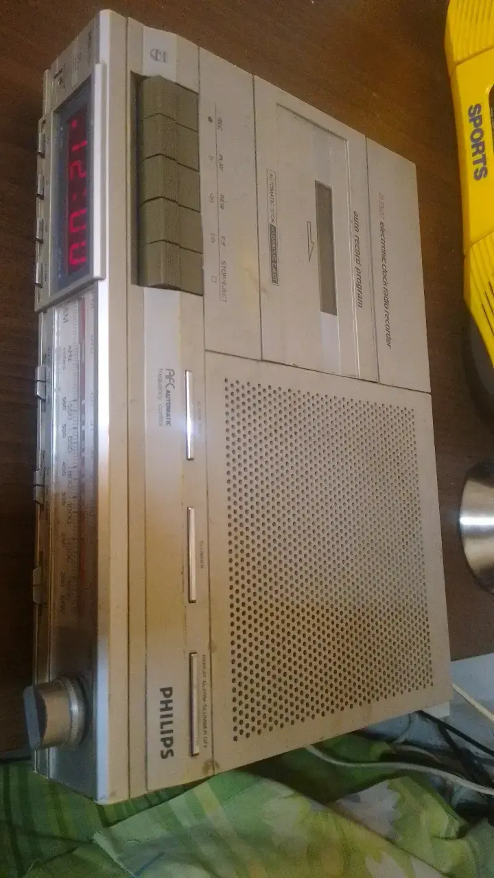 Radio reloj despertador Philips con casetera - 3