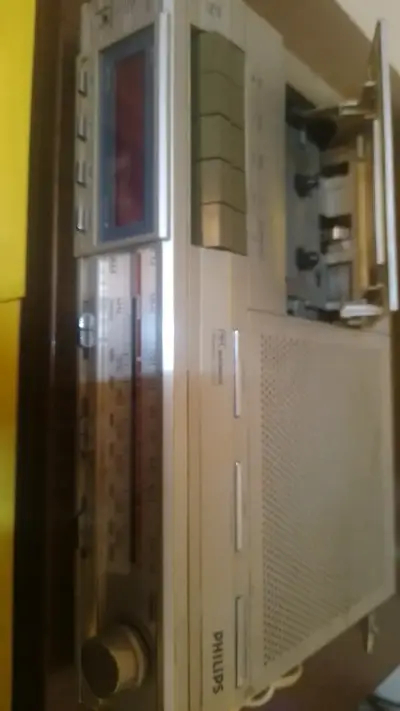 Radio reloj despertador Philips con casetera - miniatura 4