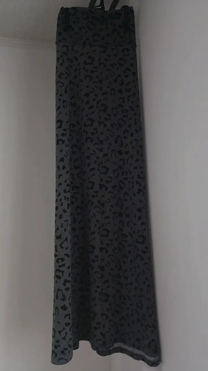 Falda larga con estampado animal print
