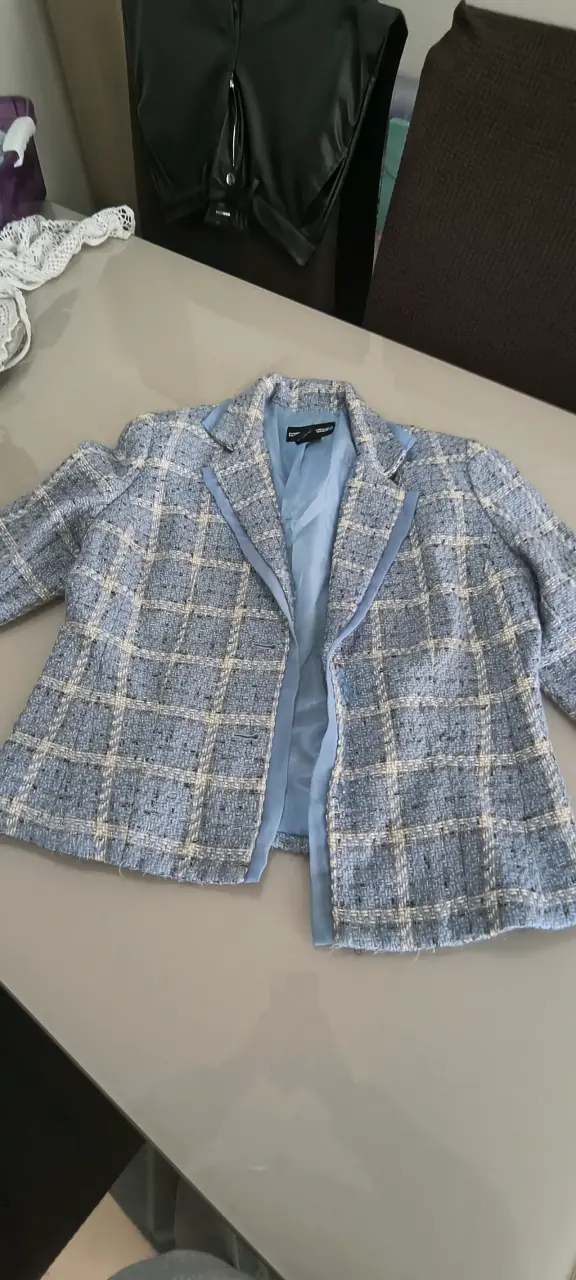 Lote de ropa variada para mujer en buen estado - 3