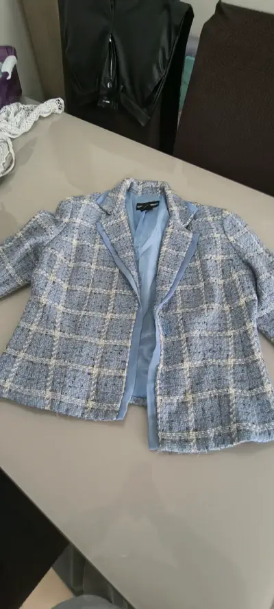 Lote de ropa variada para mujer en buen estado - miniatura 3