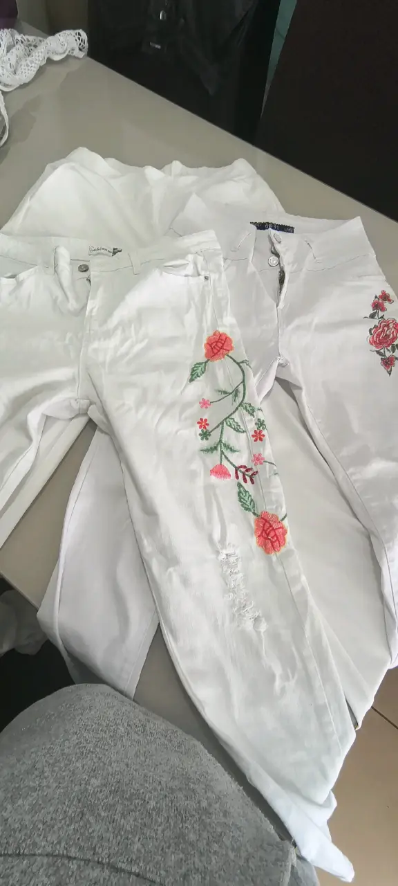 Lote de ropa variada para mujer en buen estado - 6