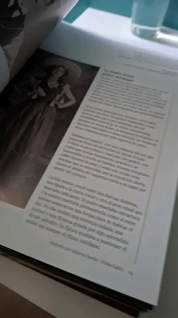 Libro Mujeres que Dejaron Huella Frida Kahlo - 2