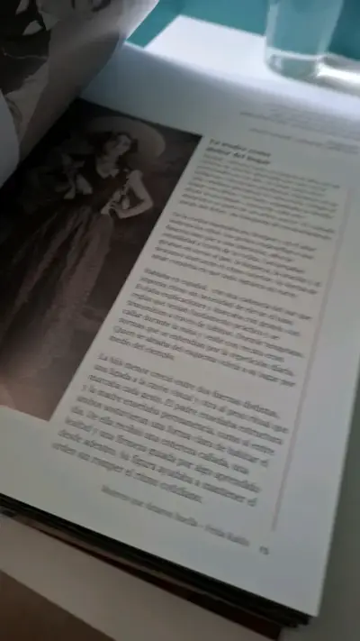 Libro Mujeres que Dejaron Huella Frida Kahlo - miniatura 2