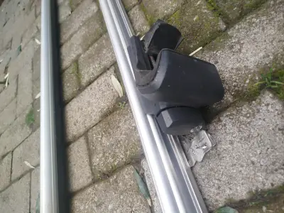Barras portaequipaje de techo con llave - miniatura 1