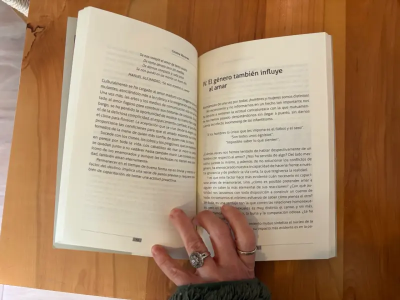 Libro 'Por Qué Me Va Mal en el Amor' de Cristina Vásconez - 2