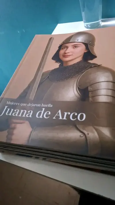 Libro Mujeres que Dejaron Huella Juana de Arco - miniatura 1