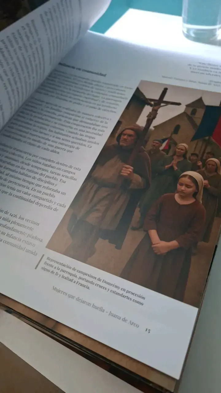 Libro Mujeres que Dejaron Huella Juana de Arco - 2