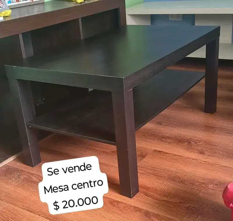 Mesa de centro moderna negra en buen estado