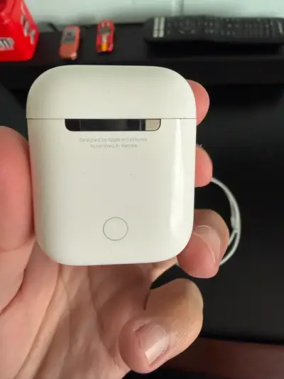 Apple AirPods con estuche de carga y accesorios - miniatura 3