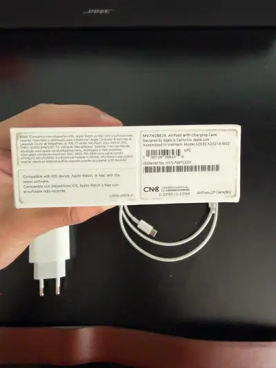 Apple AirPods con estuche de carga y accesorios - miniatura 4