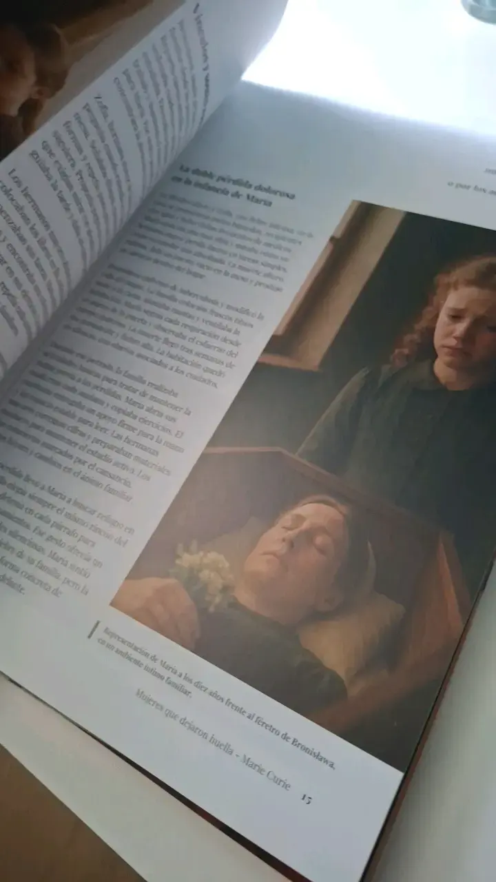 Libro Mujeres que Dejaron Huella Marie Curie - 2