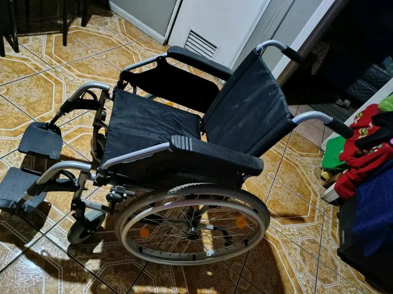 Silla de ruedas plegable de aluminio - 1