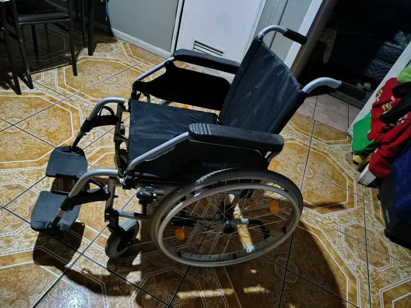 Silla de ruedas plegable de aluminio - 2