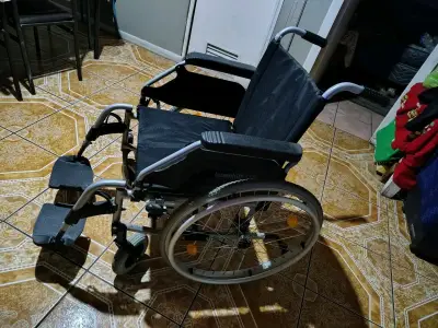 Silla de ruedas plegable de aluminio - miniatura 2