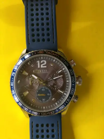 Reloj Guess azul con correa de silicona - miniatura 2