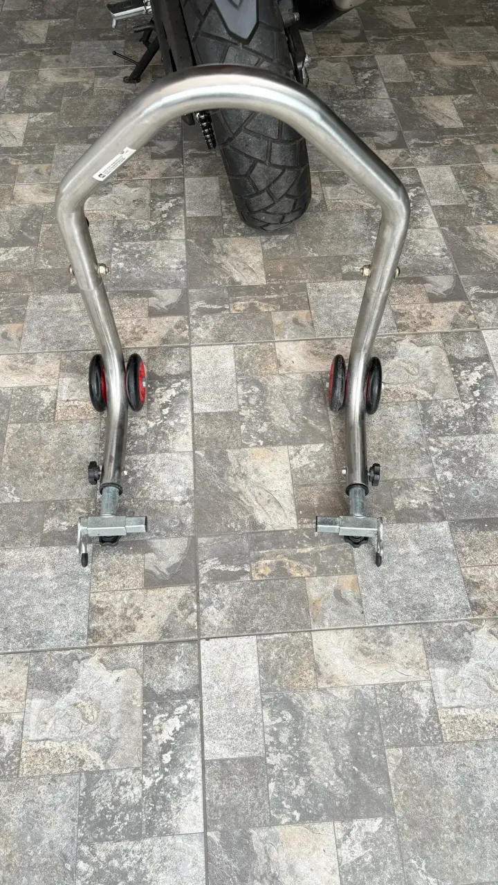 Soporte de moto ajustable con ruedas - 2