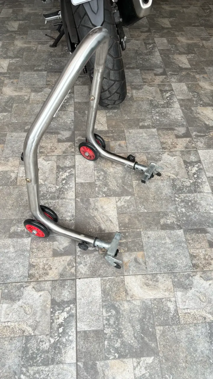 Soporte de moto ajustable con ruedas - 3
