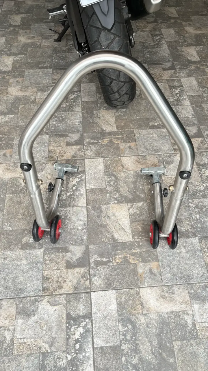 Soporte de moto ajustable con ruedas - 4