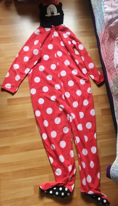 Pijama enterizo Minnie Mouse rojo con lunares - miniatura 3