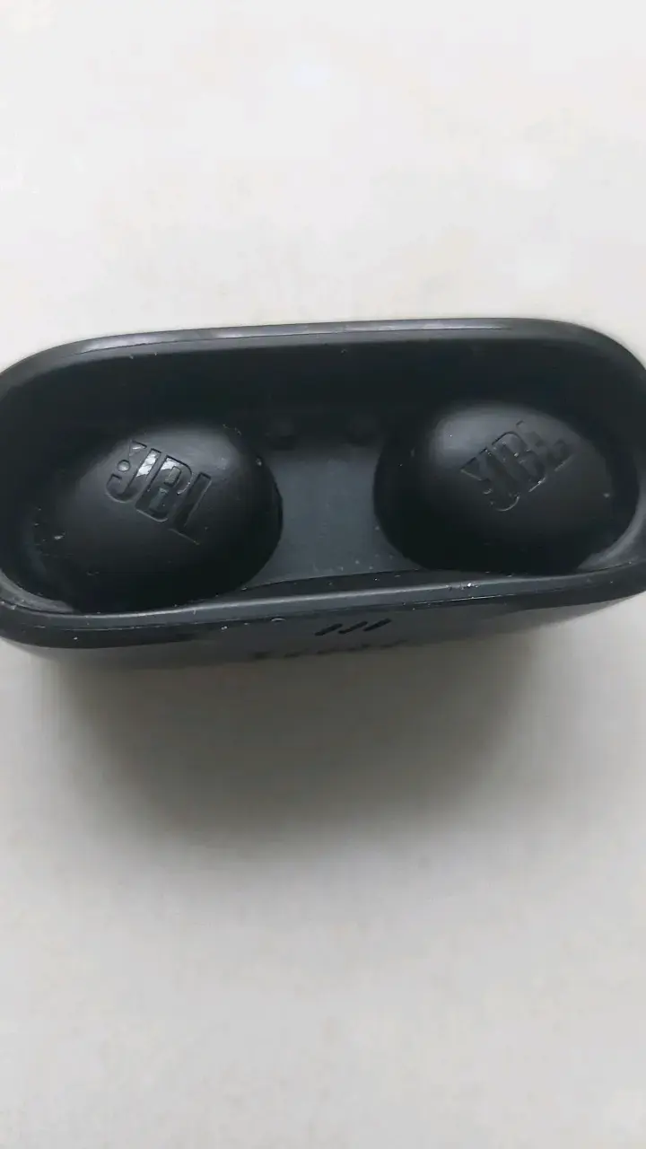 Audífonos Inalámbricos JBL Negros - 2