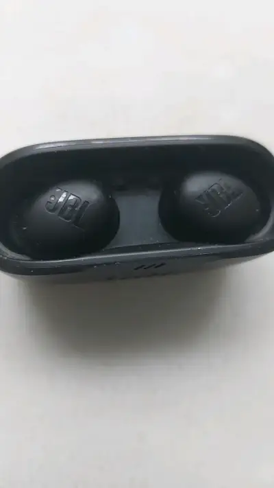 Audífonos Inalámbricos JBL Negros - miniatura 2