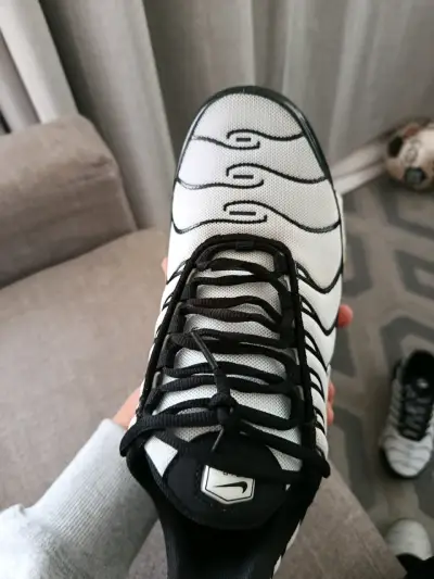 Zapatillas deportivas Nike blancas y negras - miniatura 4