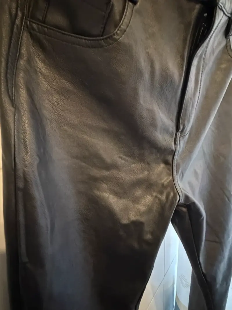 Pantalones de cuero sintético negro Index - 3