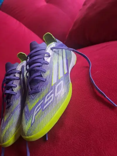 Zapatillas Adidas F50 pro moradas y verde - miniatura 1