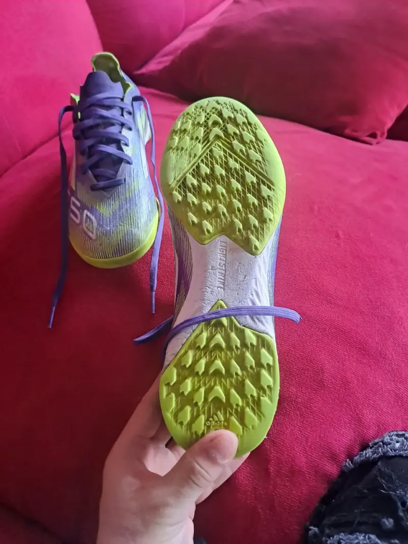 Zapatillas Adidas F50 pro moradas y verde - 2