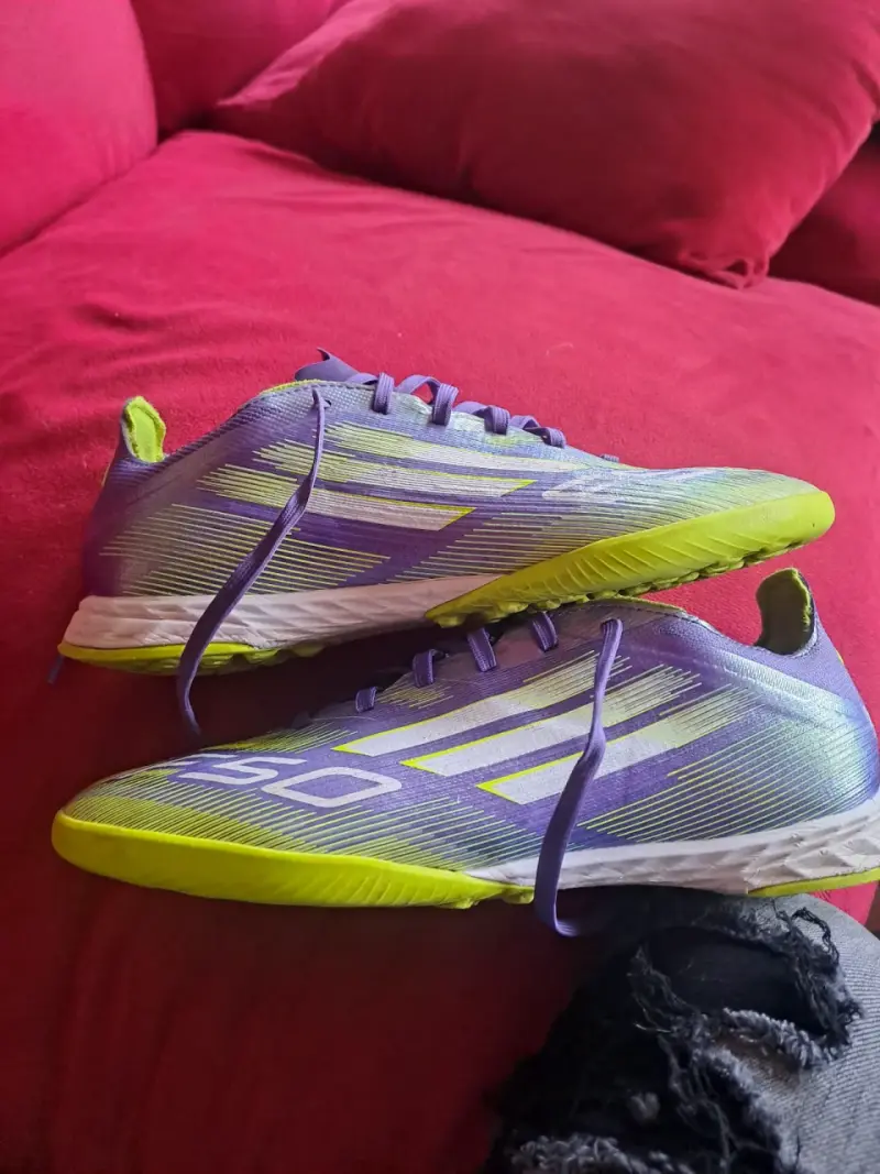 Zapatillas Adidas F50 pro moradas y verde - 3