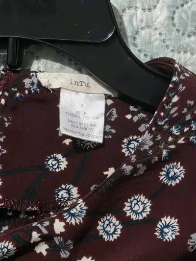 Blusa floral manga larga burdeos - miniatura 3