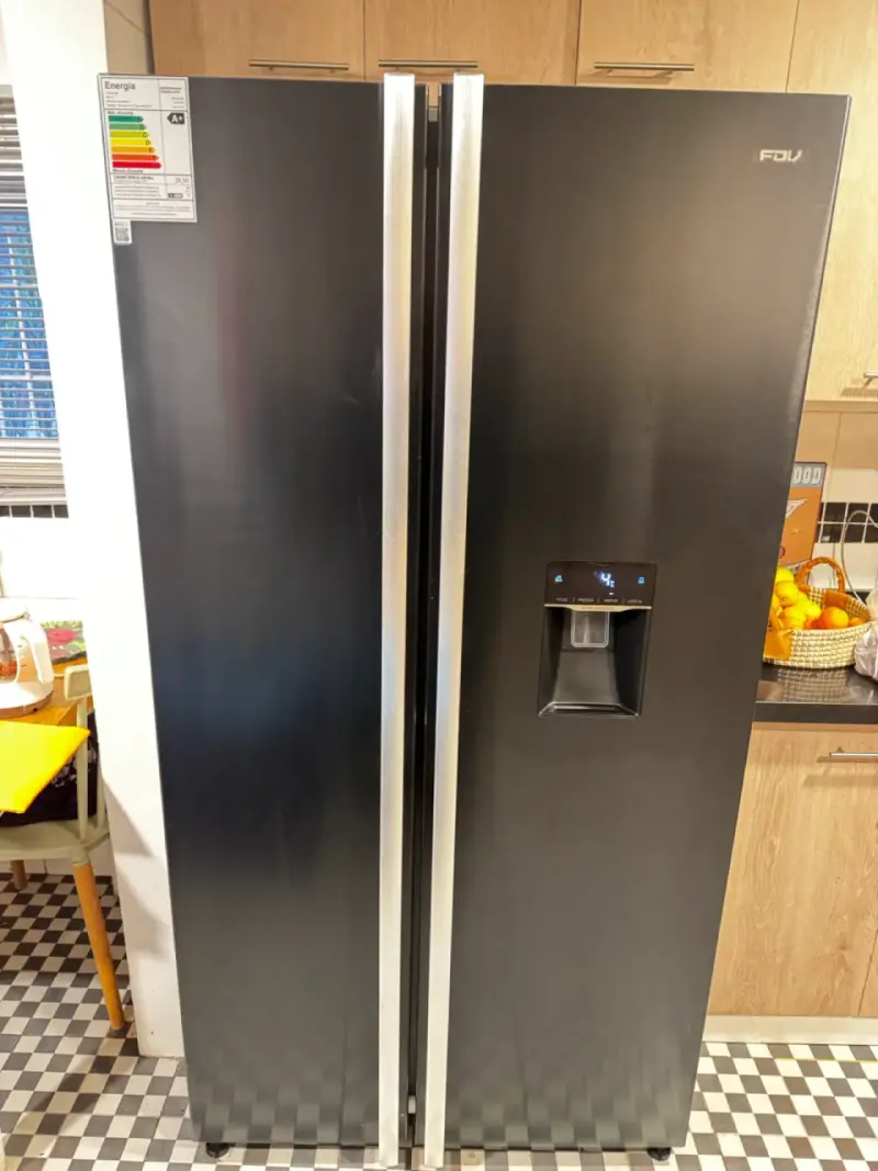 Refrigerador Side by Side con Dispensador de Agua - 4